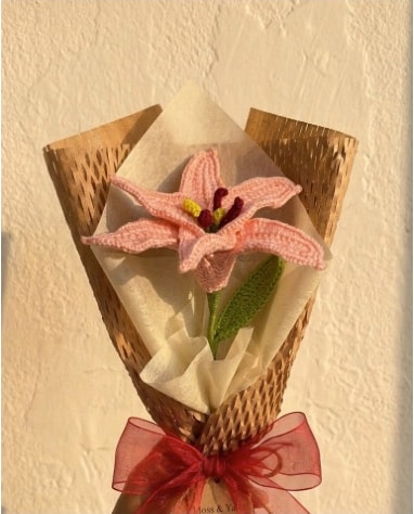 Lily Flower in pink (single), a crochet lily in a woven wrap, Moss & Yarn, Bhubaneswar